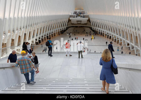 NEW YORK CITY, USA, 12. September 2017 : World Trade Center Transportation Hub. Die neue PATH-Station und der damit verbundene Transit- und Einzelhandelskomplex OPE Stockfoto