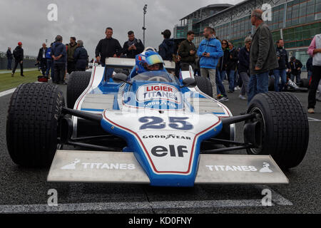 MAGNY-COURS, FRANKREICH, 2. Juli 2017 : Ligier am Start. Der erste französische historische Grand Prix findet in Magny-Cours statt, mit vielen antiken Sportarten Stockfoto