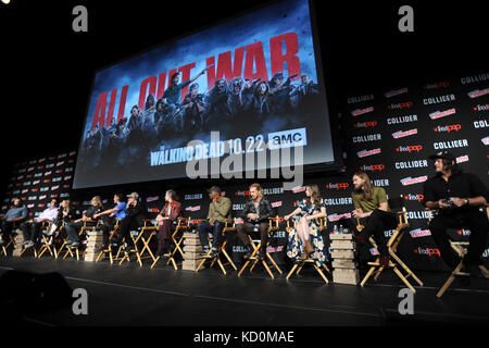 Robert Kirkman, David Alpert, Gale Ann Hurd, Greg nicotero, andrew Lincoln, Jeffrey Dean Morgan, Melissa mcbride, lennie James, Austin Amelio, katelyn Nachons, Tom Payne und Norman reedus besuchen The Walking Dead Panel am Theater im Madison Square Garden während der New York Comic Con 2017 Am 7. Oktober 2017 in New York City. Stockfoto