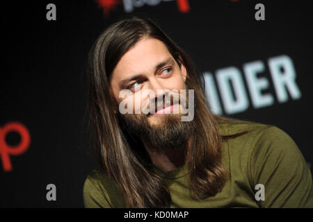 Tom Payne besucht die Walking Dead Panel am Theater im Madison Square Garden während der New York Comic Con 2017 Am 7. Oktober 2017 in New York City. Stockfoto