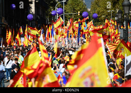 Barcelona, Spanien. 8. Oktober, 2017. Pro Einheit Demonstration gegen katalanischen Unabhängigkeit Credit: Piero Cruciatti/Alamy leben Nachrichten Stockfoto