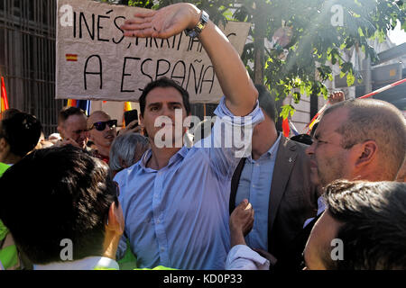 Barcelona, Katalonien, Spanien. 08. Oktober 2017. Albert Rivera, Führer der Ciutadans (Bürger) Partei. VIP-Persönlichkeiten, wie Josep Borell und Mario Vargas Llosa, Xavier Garcia Albiol, Ines Arrimadas und Albert Rivera im Akt der anti-unabhängigkeit Demonstration in Barcelona. Karl Burkhof/Alamy leben Nachrichten Stockfoto