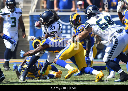 Los Angeles, CA, USA. 8. Oktober, 2017. Seattle Seahawks zurück läuft Eddie Lacy #27 läuft in Aktion in der ersten Hälfte während der NFL Football Spiel gegen die Seattle Seahawks im Los Angeles Memorial Coliseum Los Angeles, Kalifornien. Obligatorische Photo Credit: Louis Lopez/CSM/Alamy leben Nachrichten Stockfoto