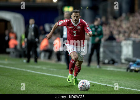 Kopenhagen, Dänemark. Oktober 2017. Riza Durmisi (5) aus Dänemark, gesehen während der WM-Qualifikation zwischen Dänemark und Rumänien in Telia Parken in Kopenhagen. Quelle: Gonzales Photo/Alamy Live News Stockfoto