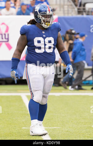 East Rutherford, New Jersey, USA. 8. Oktober, 2017. New York Giants defensiver Damon Harrison (98) Während der NFL Spiel zwischen der Los Angeles Ladegeräte und die New York Giants bei MetLife Stadium in East Rutherford, New Jersey aussieht. Die Ladegeräte gewann 27-22. Christopher Szagola/CSM/Alamy leben Nachrichten Stockfoto