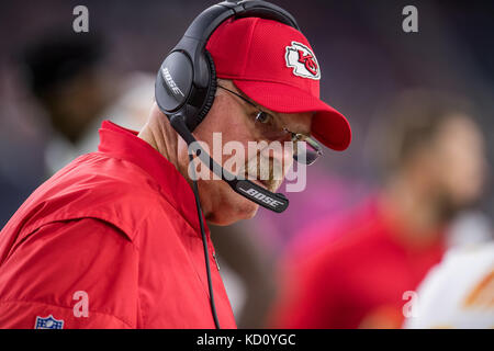 Houston, TX, USA. 8. Oktober, 2017. Kansas City Chiefs Head Coach Andy Reid während des 3. Quartals ein NFL Football Spiel zwischen der Houston Texans und die Kansas City Chiefs bei NRG Stadion in Houston, TX. Die Chiefs gewann das Spiel 42 bis 34. Trask Smith/CSM/Alamy leben Nachrichten Stockfoto