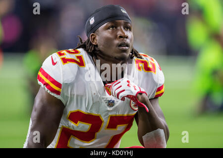 Houston, TX, USA. 8. Oktober, 2017. Kansas City Chiefs zurück laufen Kareem Jagd (27) betet vor einem NFL Football Spiel zwischen der Houston Texans und die Kansas City Chiefs bei NRG Stadion in Houston, TX. Die Chiefs gewann das Spiel 42 bis 34. Trask Smith/CSM/Alamy leben Nachrichten Stockfoto