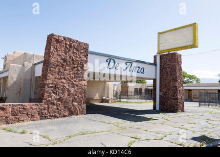 Albuquerque, New Mexico: Fassade der De Anza Motor Lodge entlang der Central Avenue. im Jahr 1939 an der historischen Route 66 gebaut, das Motel war mit einem va eingerichtet Stockfoto