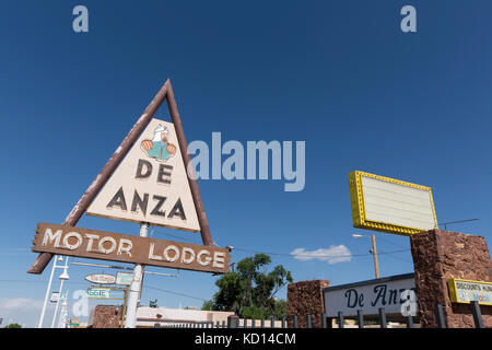 Albuquerque, New Mexico: Fassade der De Anza Motor Lodge entlang der Central Avenue. im Jahr 1939 an der historischen Route 66 gebaut, das Motel war mit einem va eingerichtet Stockfoto