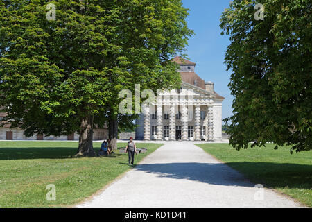 ARC-ET-SENANS, Frankreich, 28. Mai 2017 : Direktorenhaus in der Königlichen Salinen in Arc-et-Senans, Frankreich. Die UNESCO hat die 'Salines Royales' in ihre Liste aufgenommen Stockfoto