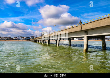 Deal Pier an einem sonnigen Sonntag Stockfoto