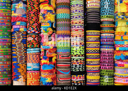 Straße mit hand Stall, Souvenirs, Band zur Hand, von cartageny, Kolumbien, Südamerika Stockfoto