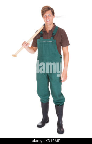 Porträt der glückliche junge Mann Gärtner mit Schaufel auf weißem Hintergrund Stockfoto