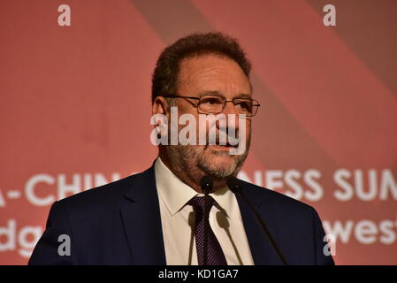 Athen, Griechenland. 09 Okt, 2017. stergios pitsiorlas, stellvertretender Minister für Wirtschaft und Entwicklung Griechenlands, während seiner Rede in der EU - Eurasien - China Business Summit. Credit: sonia brandolone/Pacific Press/alamy leben Nachrichten Stockfoto