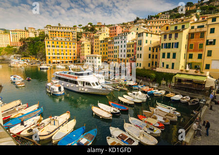 Angelegte Boote im Hafen von Camogli Ligurien an der italienischen Riviera Stockfoto