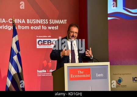 Athen, Griechenland. 09 Okt, 2017. stergios pitsiorlas, stellvertretender Minister für Wirtschaft und Entwicklung Griechenlands, während seiner Rede in der EU - Eurasien - China Business Summit. Credit: sonia brandolone/Pacific Press/alamy leben Nachrichten Stockfoto