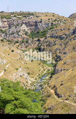 Schlucht des Flusses Gravina di Matera, Basilikata, Italien Stockfoto