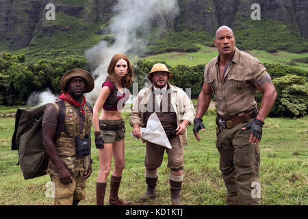 Jumanji: Willkommen im Dschungel ist eine bevorstehende Amerikanische 3D Action Adventure Film unter der Regie von Jake Kasdan und von Chris McKenna, Erik Sommers, Scott Rosenberg und Jeff Pinkner geschrieben. Dieses Foto ist nur für den redaktionellen Gebrauch bestimmt und unterliegen dem Copyright der Film Company und/oder der Fotograf durch den Film oder die Produktion Firma zugewiesen und kann nur reproduziert durch Veröffentlichungen im Zusammenhang mit der Förderung der oben genannten Film. Eine obligatorische Gutschrift auf dem Film Firma ist erforderlich. Der Fotograf sollte auch angerechnet werden, wenn bekannt. Stockfoto