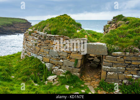 Die Broch von Borwick, bei Yesnaby. Orkney Mainland, Schottland, Großbritannien. Stockfoto