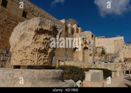 Ruinen der Fatimiden-Festung am Jerusalemer Archäologischen Park unterhalb der Al-Aksa-Moschee entlang der südlichen Mauer des Tempelbergees, auch Haram al Sharif genannt, in der Altstadt, Ostjerusalem Israel Stockfoto