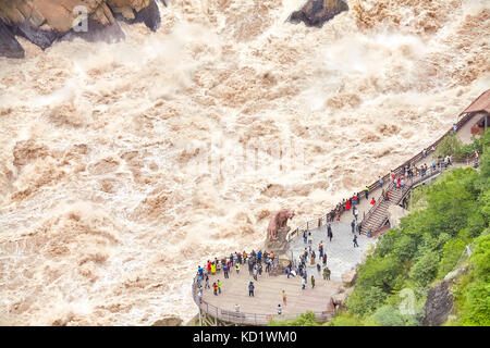 Tiger Leaping Gorge, eine der tiefsten und spektakulärsten River Canyons der Welt, in die jinsha Fluss. Stockfoto