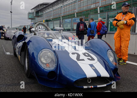 MAGNY-COURS, Frankreich, 2. Juli 2017: Cooper Monaco auf dem Gitter. Der Erste französische Historischen Grand Prix in Magny-Cours mit vielen alten s Stockfoto