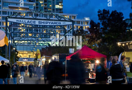 Werften Nachtmarkt in North Vancouver, BC, Kanada, an der alten Wallace Werften. Stockfoto