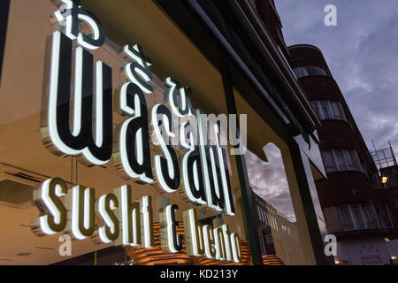 Wasabi fast food Restaurant kette Sushi und Bento shop Front in Soho, London, UK Stockfoto