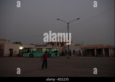 Szenen de Rues de Nuit à Massawa. Mars 2013. Straßen Nachtleben in Massawa, März 2013. Stockfoto