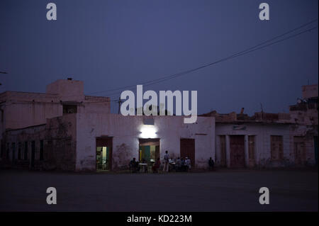 Szenen de Rues de Nuit à Massawa. Mars 2013. Straßen Nachtleben in Massawa, März 2013. Stockfoto