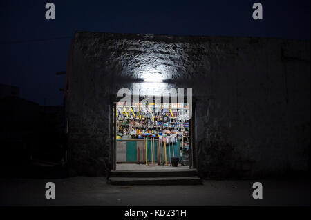 Szenen de Rues de Nuit à Massawa. Mars 2013. Straßen Nachtleben in Massawa, März 2013. Stockfoto