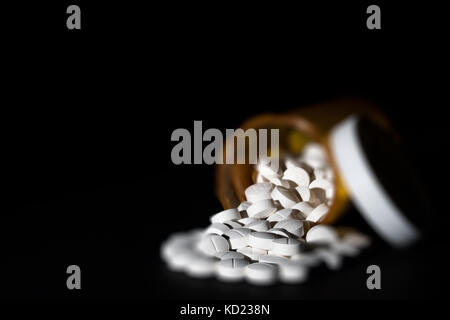 Künstlerisch verschwommenes Bild von oxycodone. oxycodone ist ein starkes opioid Verordnungschmerzstillendes vorsichtig aus Angst vor Missbrauch und Abhängigkeit vorgeschrieben. Stockfoto