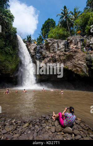 Nach oben tegenungan wasterfal in der Nähe von Ubud, gianyar, Bali, Indonesien Stockfoto