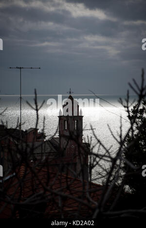 Glockenturm in Tellaro Stockfoto