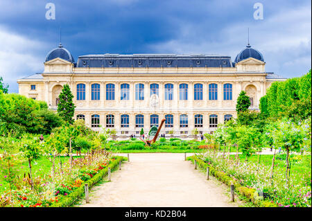 Jardin des plantes mit der Grande Galerie de lEvolution im Hintergrund in Paris, Frankreich Stockfoto