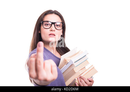 Schlechte unhöflich junge Frau mit Schulbücher zeigt Mittelfinger auf weißem Hintergrund Stockfoto