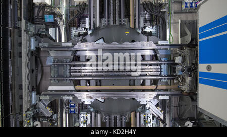 Rottweil, Deutschland. Oktober 2017. Die Mechanik eines sogenannten Multi-Aufzugs am ThyssenKrupp Elevators Test Tower in Rottweil, 6. Oktober 2017. Quelle: Sebastian Gollnow/dpa/Alamy Live News Stockfoto