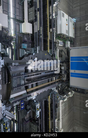 Rottweil, Deutschland. Oktober 2017. Die Mechanik eines sogenannten Multi-Aufzugs am ThyssenKrupp Elevators Test Tower in Rottweil, 6. Oktober 2017. Quelle: Sebastian Gollnow/dpa/Alamy Live News Stockfoto