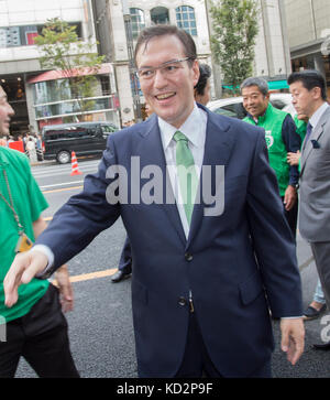 Tokio, Japan. Oktober 2017. 7. Oktober 2017, Ginza 4. Crossing, Ginza, Tokio, Japan: Taro Hatoyama (Partei der Hoffnung) in Ginza, Tokio. Er ist ein Sohn von Kunio Hatoyama. Stockfoto