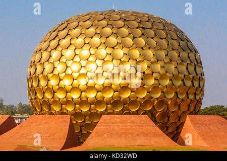 Das matrimandir (Sanskrit für das Haus der Mutter) ist ein Bauwerk der spirituelle Bedeutung für die Praxis des Integralen Yoga, im Zentrum gelegen Stockfoto