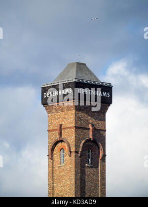 Wasserturm bei debenhams Department Store High Street in Stockton on Tees erbaut 1901 ein frühes Beispiel für eine Brandbekämpfung Versorgung der Sprinkleranlage Stockfoto