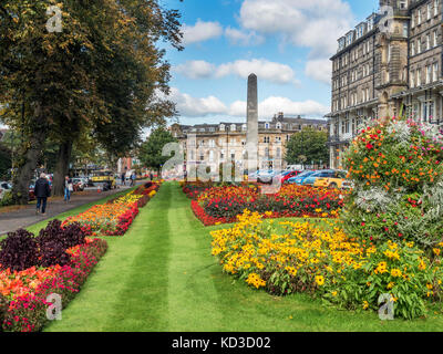 West Park und das Kriegerdenkmal im Spätsommer Harrogate, North Yorkshire England Stockfoto