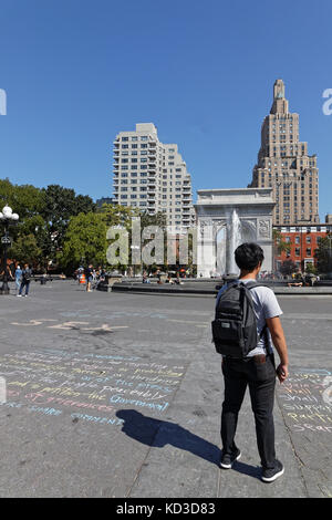 NEW YORK CITY, USA, 13. September 2017: Washington Square Park in Greenwich Village in der Nähe von Lower Manhattan. Einer der bekanntesten Neuer Stockfoto