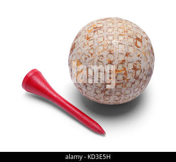 Alte Golf ball und roten T-Stück auf einem weißen Hintergrund. Stockfoto