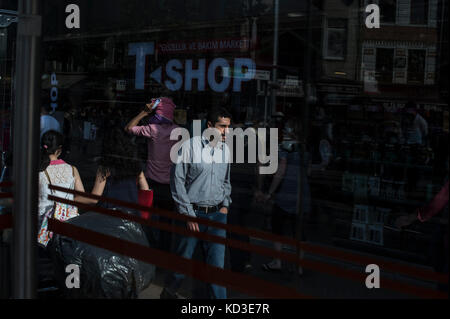 Le 18 mai 2015 à Istanbul, Turquie, scène de rue dans le quartier des mosquées. Am 18. Mai 2015 in Istanbul, Straßenszene der Türkei in Mosques.Neib Stockfoto