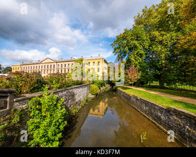 Holywell Stream und das neue Gebäude, Magdalen College, Universität Oxford, Oxford, Oxfordshire, England, UK, GB. Stockfoto