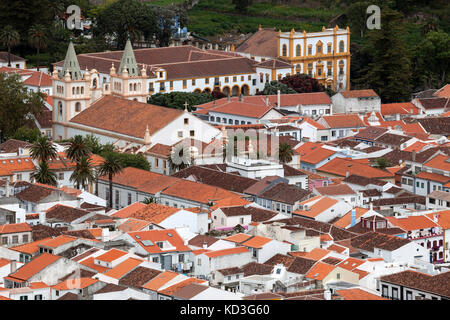 Blick vom Monte Brasil in die Altstadt von Angra do Heroismo, links die Kathedrale, Dom, Se Catedral, Igreja de santissimo Stockfoto