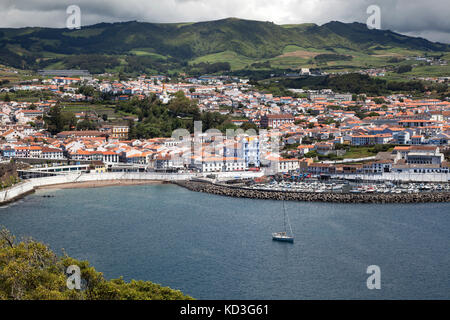 Anzeigen von Angra do Heroismo mit Hafen, Insel Terceira, Azoren, Portugal Stockfoto