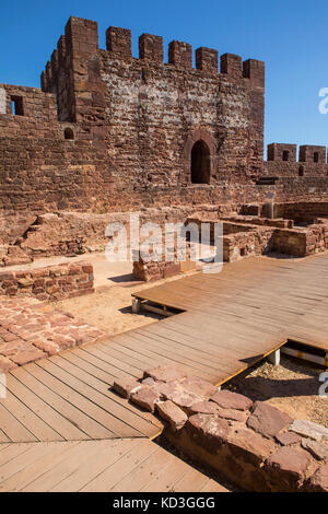 Ein Blick in das herrliche Schloss von Silves, in der historischen und wunderschönen Stadt Silves entfernt, Portugal. Stockfoto