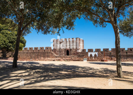 Ein Blick in das herrliche Schloss von Silves, in der historischen und wunderschönen Stadt Silves entfernt, Portugal. Stockfoto